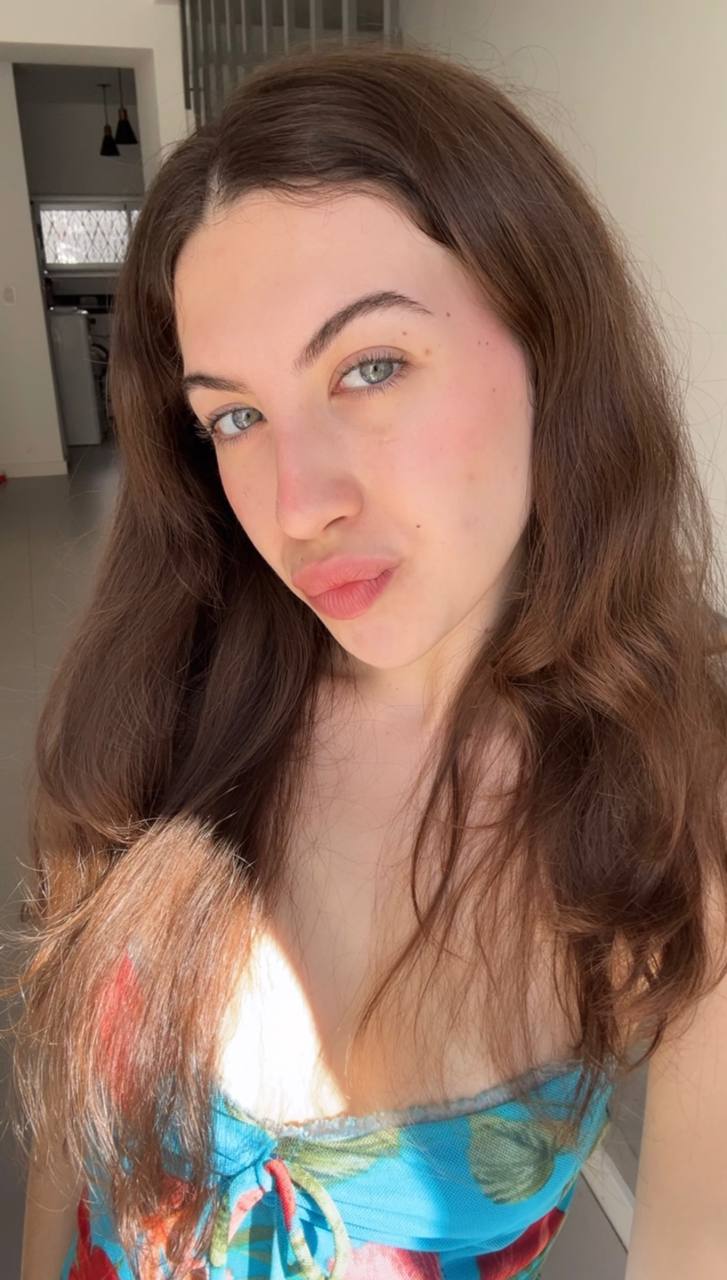 Nude girl Amber in Lisbon