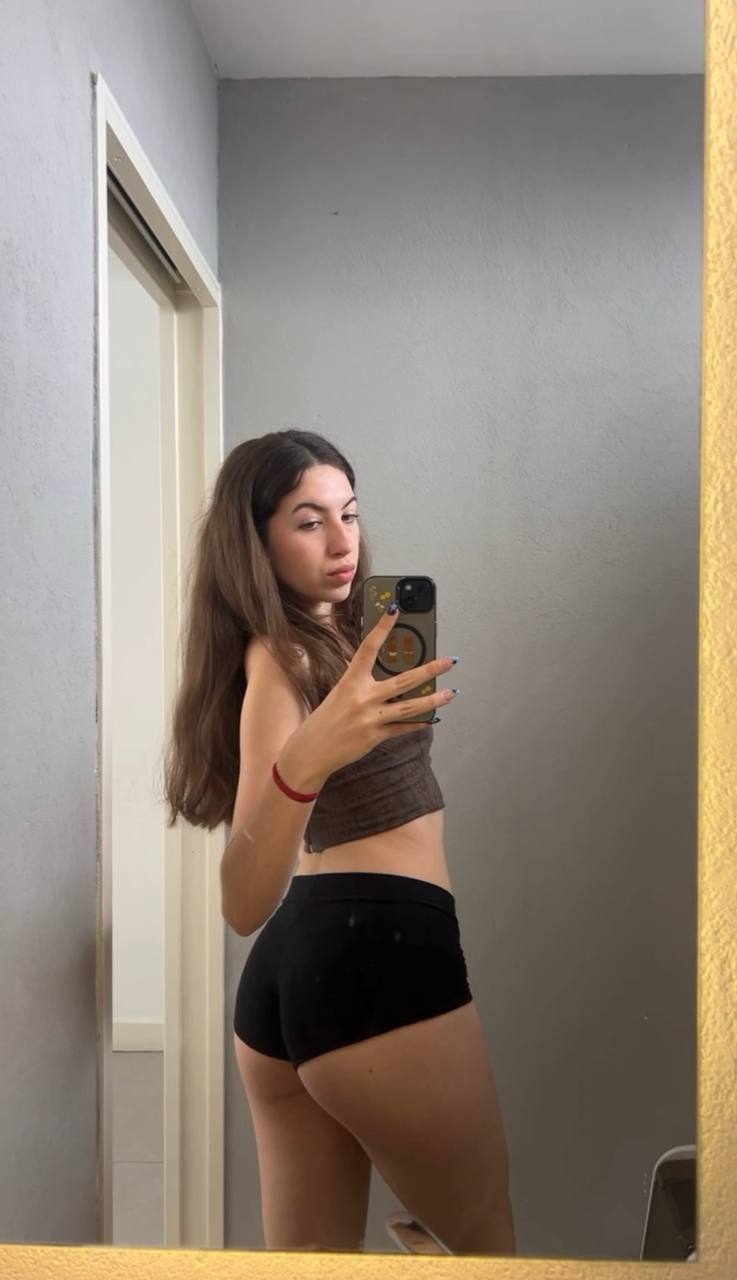 Amber in her underwear in Lisbon