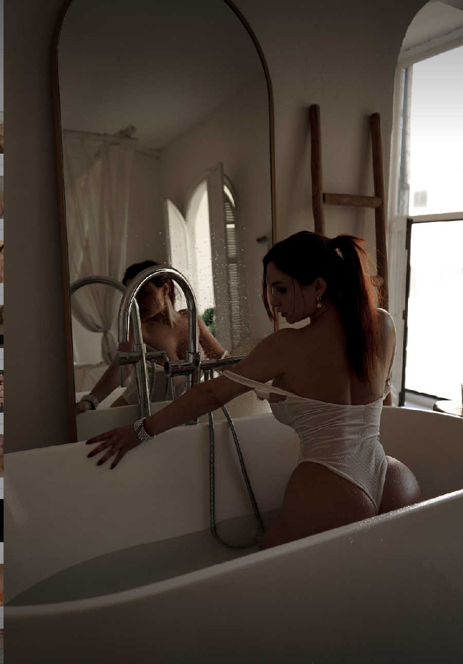 A playful frame from Miranda Faith nude — online in Lisbon