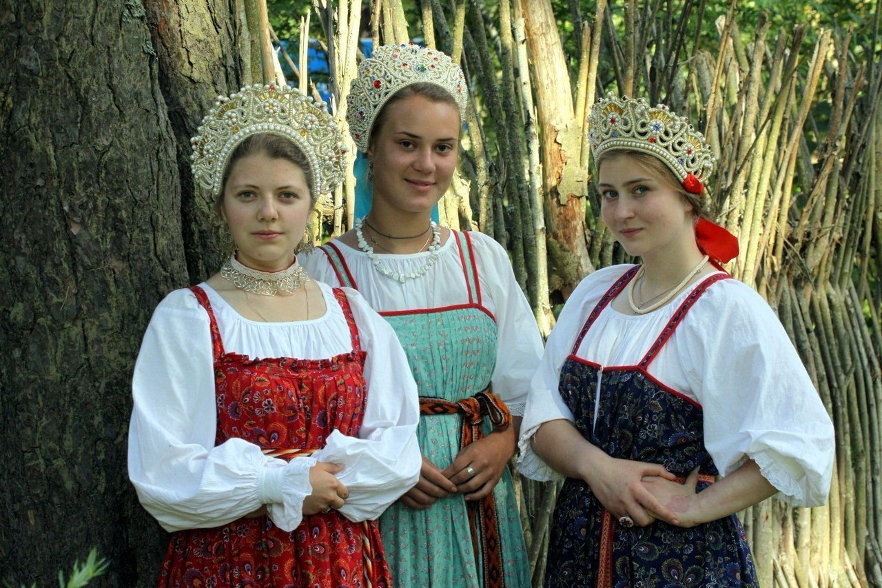 Sexy model Girls in Slavic costumes in Lisbon