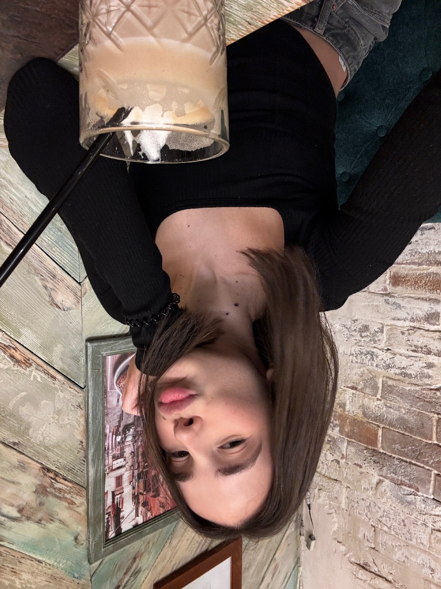 Fresh photos, fresh mood — Tina online in Lisbon